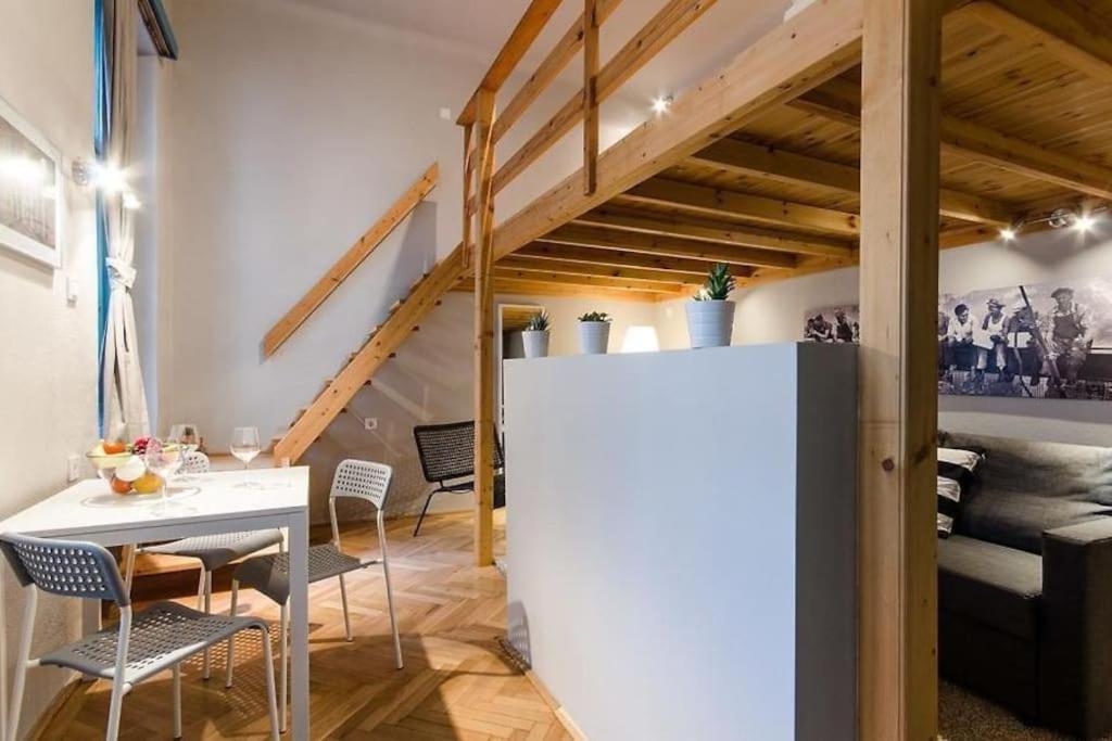 Blue Lotus T50 Apartament *